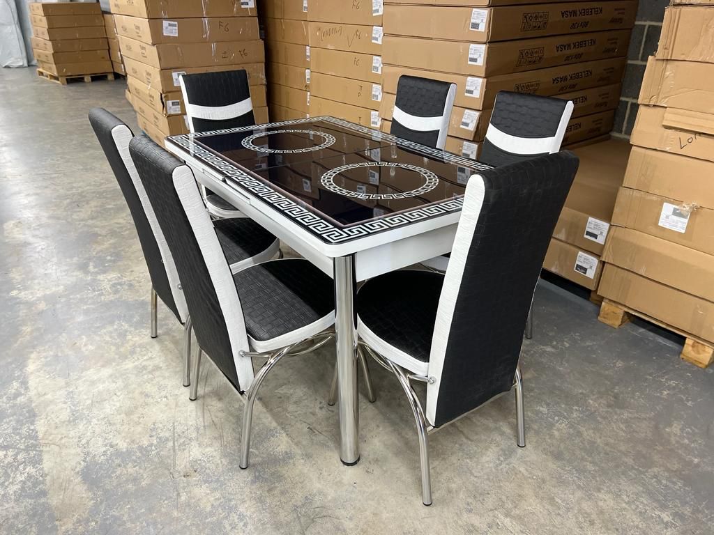 BLACK CIRCLE DINING TABLE AND CHAIR